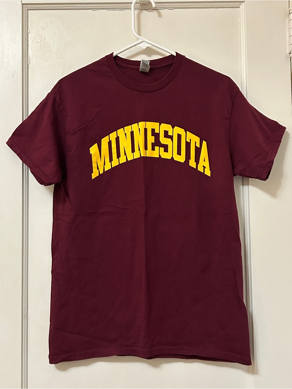 Men’s University of Minnesota Maroon Graphic Tee - Size Medium